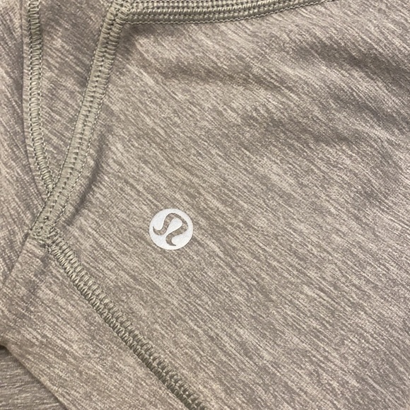 Lululemon. Never worn - Picture 3 of 4